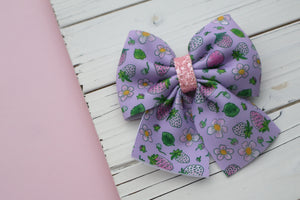 Strawberries & Daisies Lily Bow